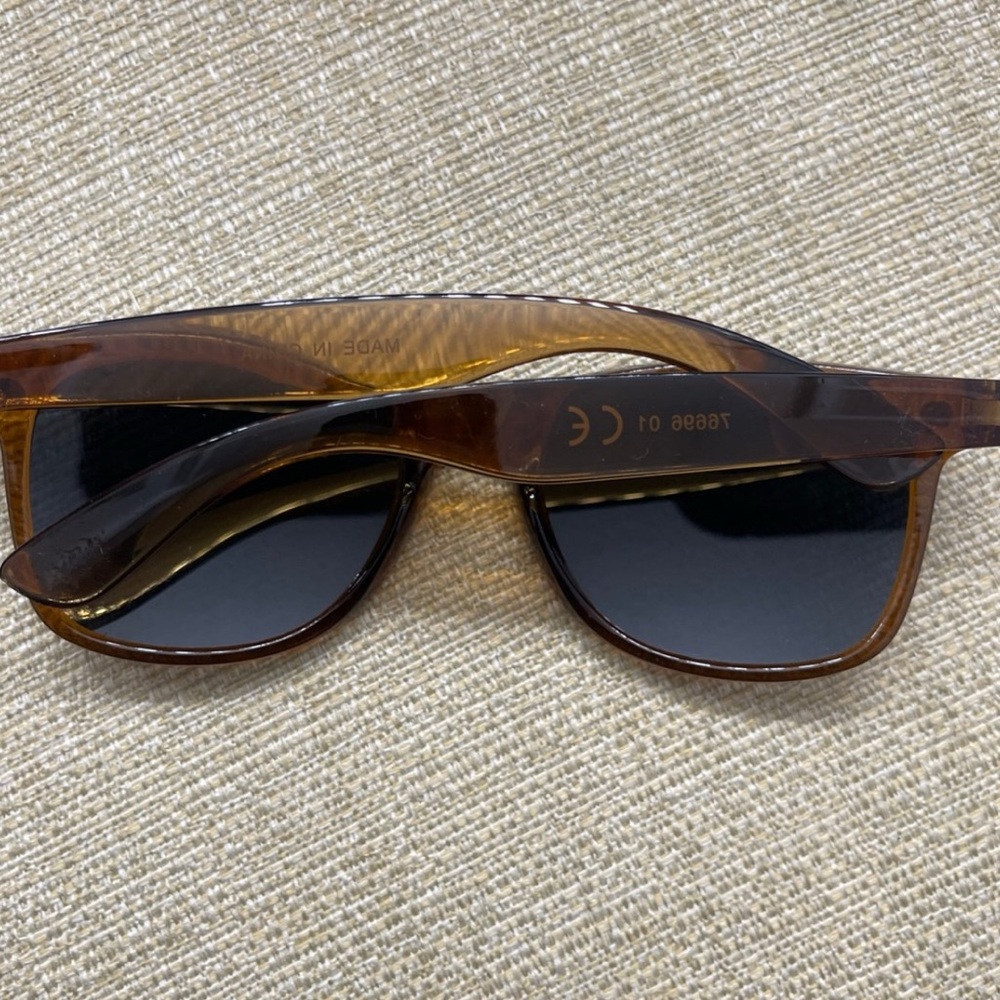 Sunglasses EUC - Picture 2 of 3